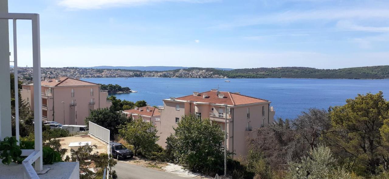 Apartman Mikola With Sea View トロギール エクステリア 写真